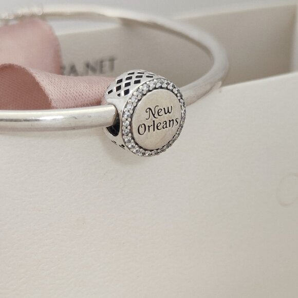 Pandora New Orleans Saints NFL Logo Travel Destination Bead Charm S925 Silver - Picture 6 of 8